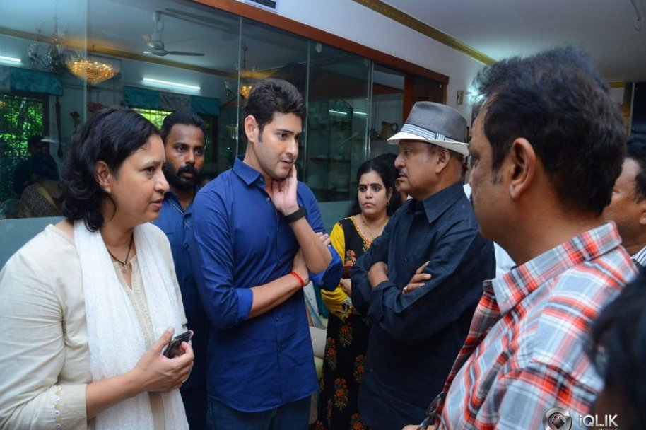 Celebrities-Pay-Homage-to-Vijaya-Nirmala-Garu